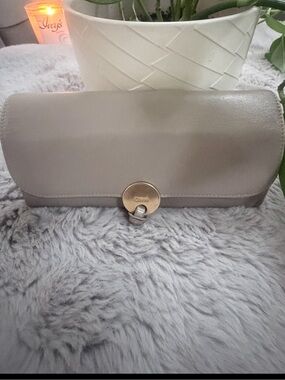 Chloe Taupe Leather wallet with Gold-Tone Closure